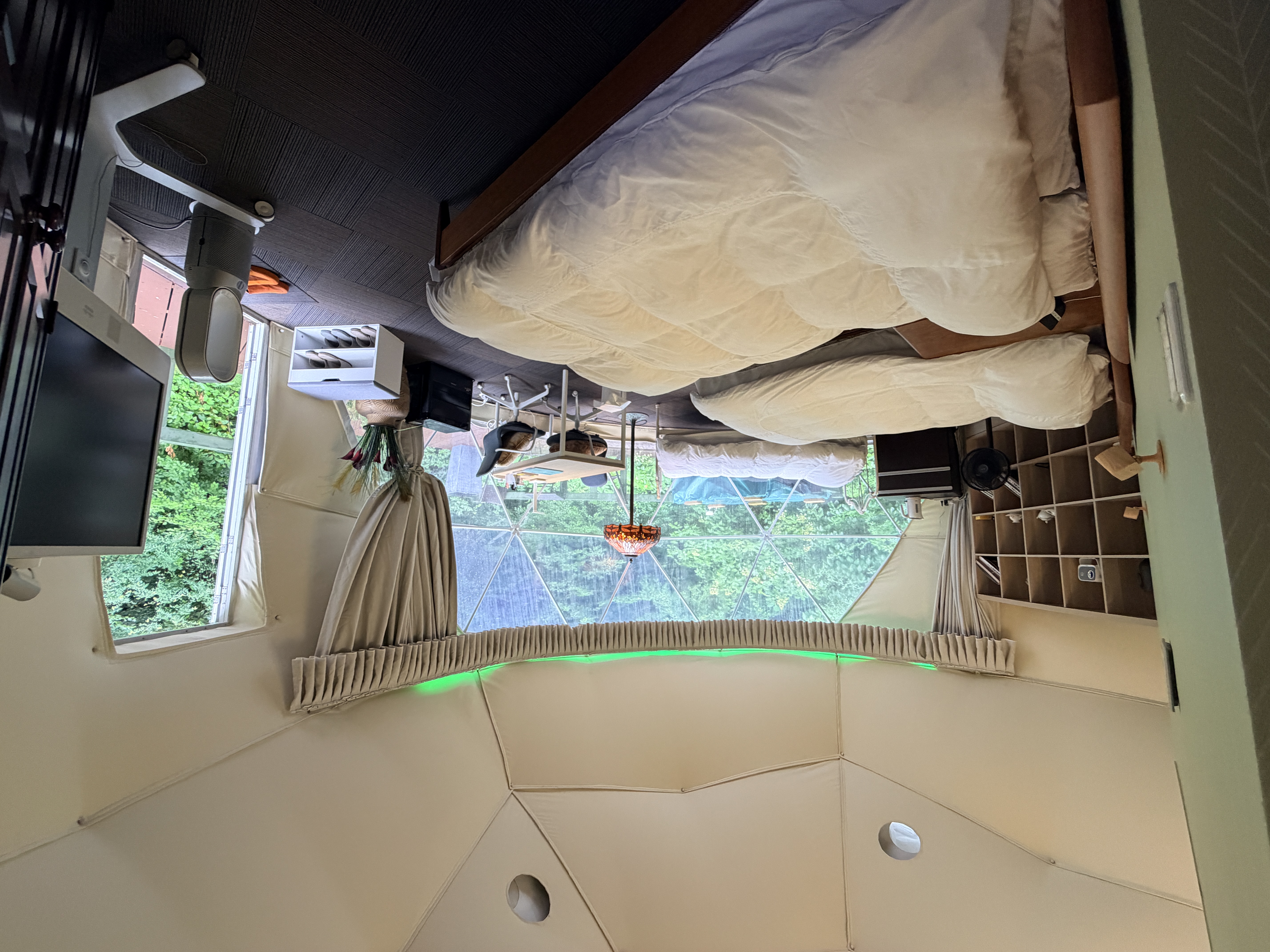 White Luxury Tent · 2